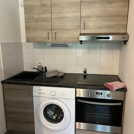 Apartment Le 44 - La Gare A Vos Pieds, Sejour D'affaires Ou Decouverte Urbaine Grenoble