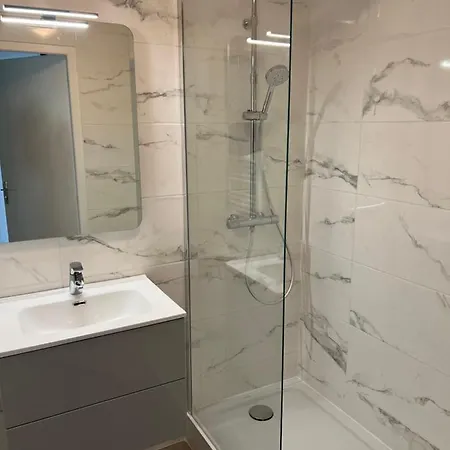 Apartment Le 44 - La Gare A Vos Pieds, Sejour D'affaires Ou Decouverte Urbaine *